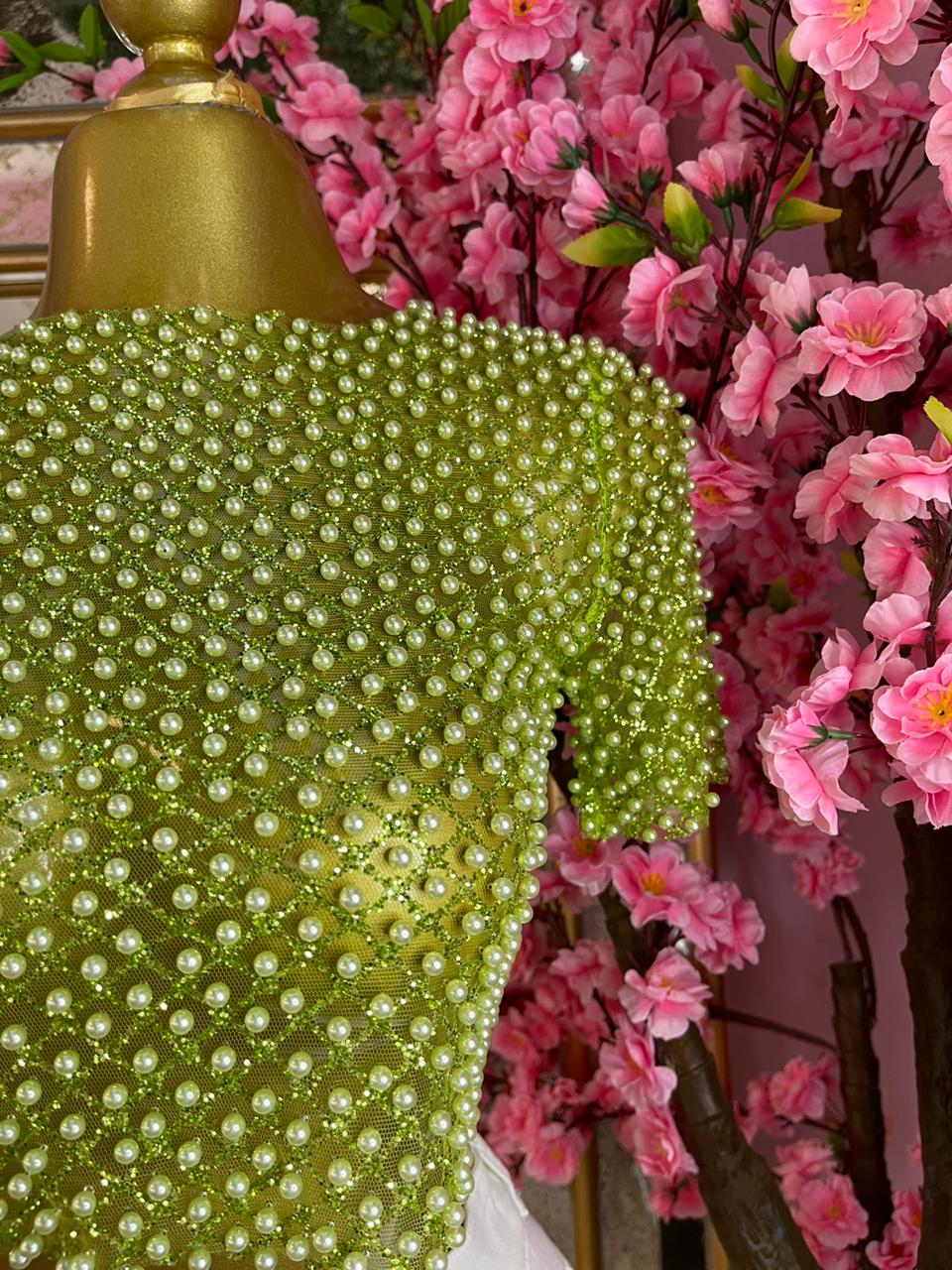 BLUSA DE PERLAS Y BRILLOS VERDE