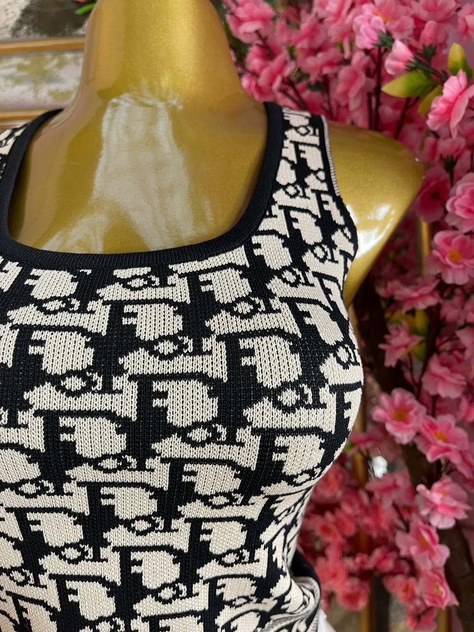 BLUSA CHALECO BEIGE CON NEGRO