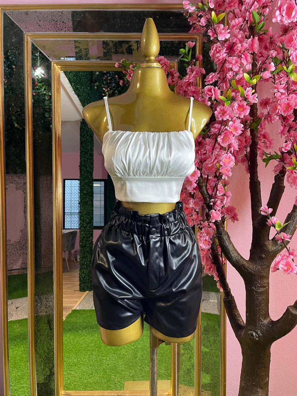 SHORT RESORTE VINIPIEL NEGRO