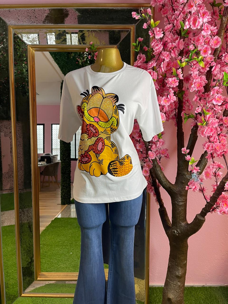 PLAYERA TEE MC GARFIEL CON BRILLOS