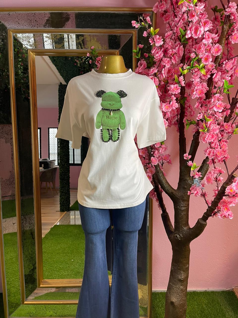 PLAYERA TEE FASHION OSO CON BROQUELES