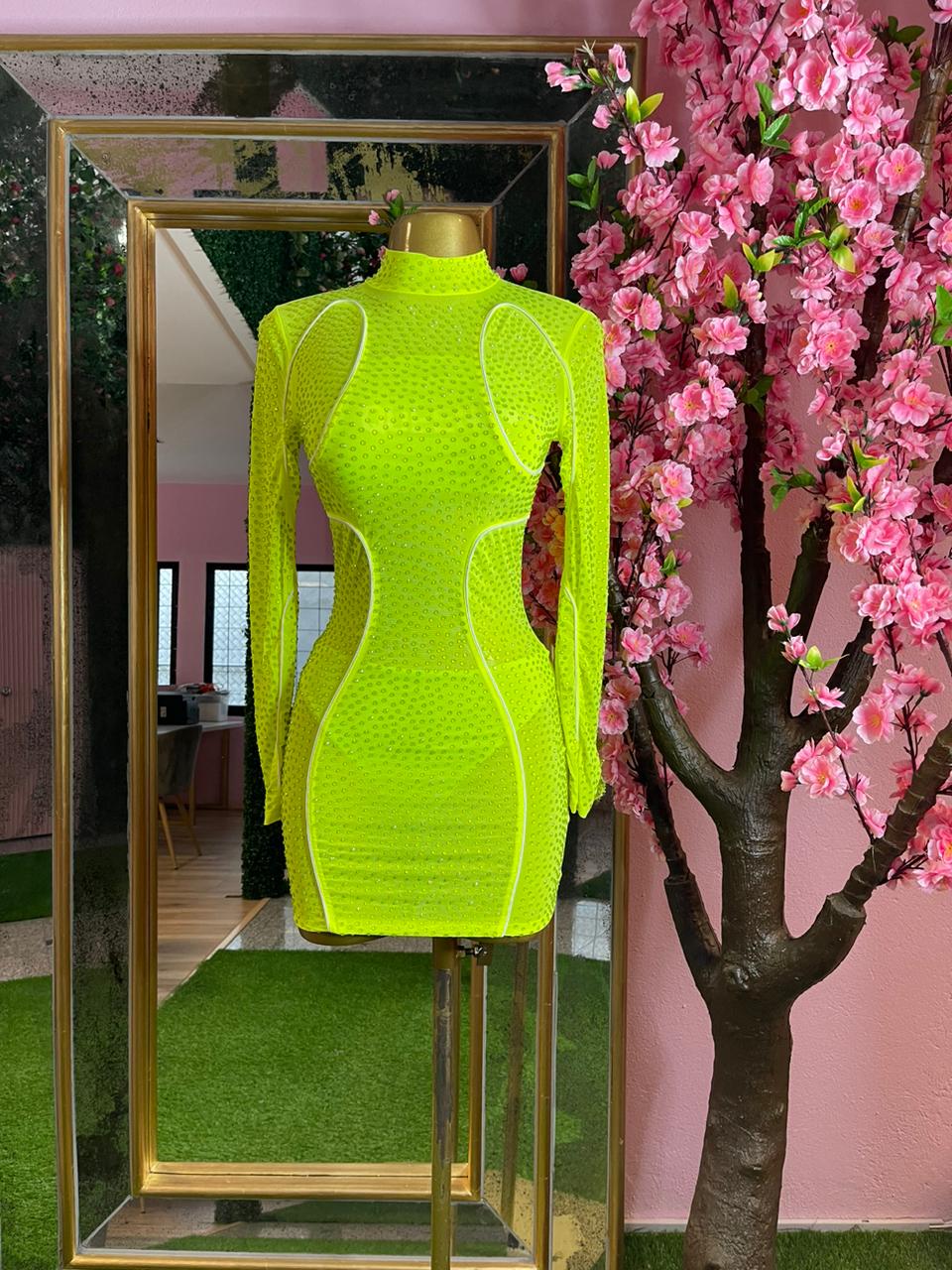 VESTIDO CON CRISTALES VERDE FOSFO