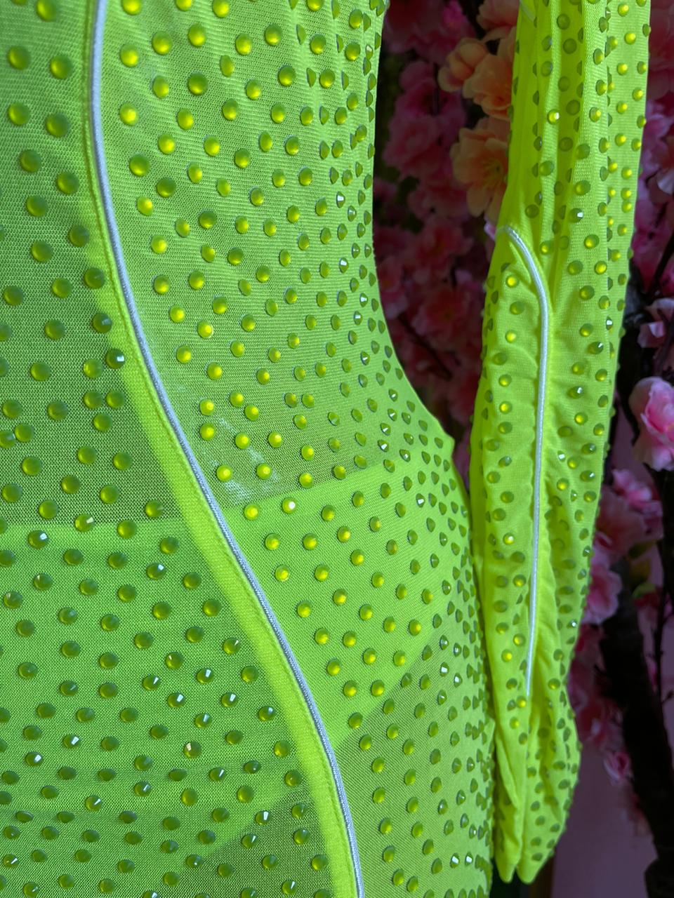 VESTIDO CON CRISTALES VERDE FOSFO