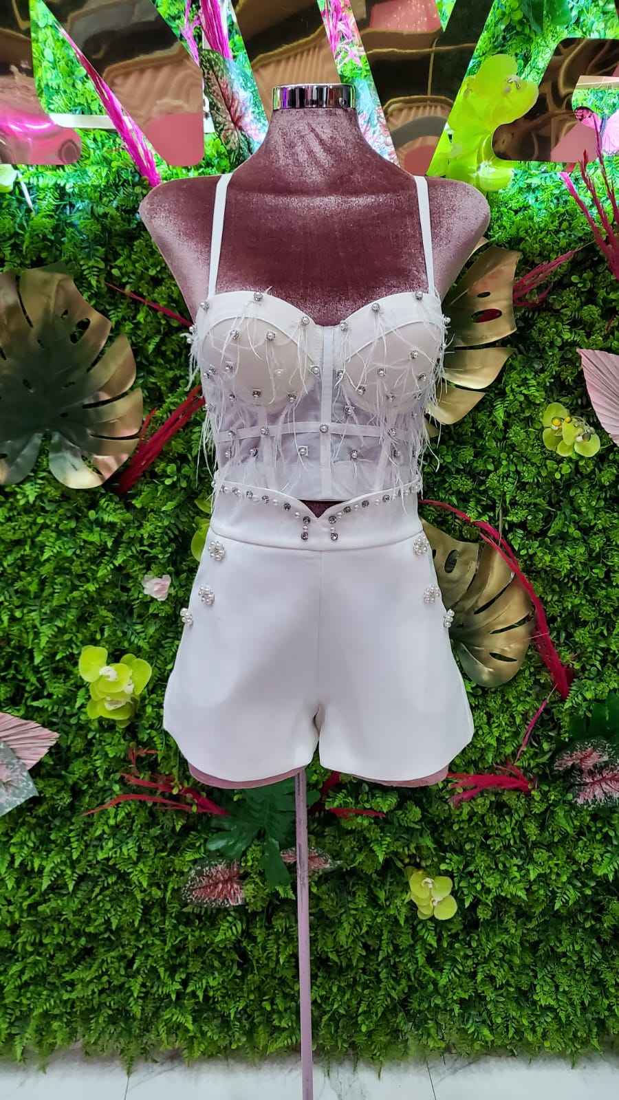 SHORT DE FLORES Y PERLAS BLANCO