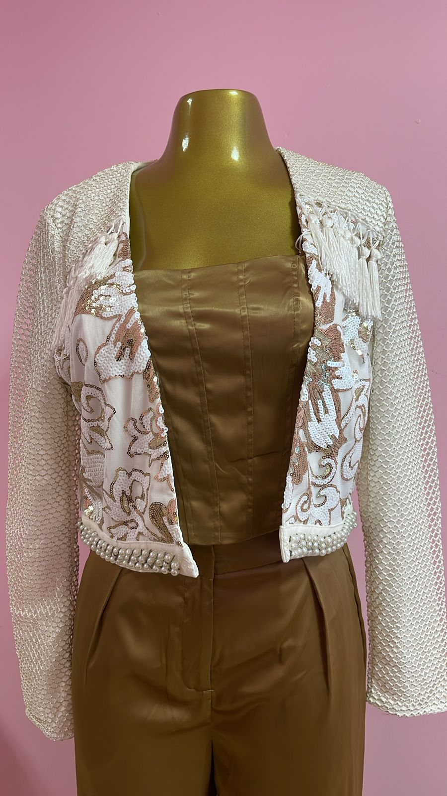 SACO CORTO LENTEJUELA Y FLECOS BEIGE