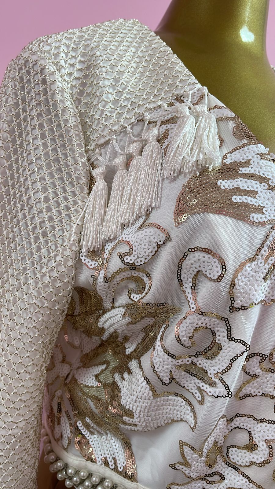 SACO CORTO LENTEJUELA Y FLECOS BEIGE