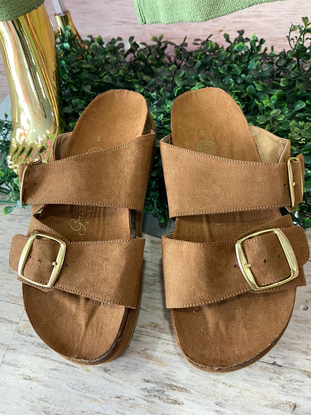 SANDALIAS BROCHE CAMEL