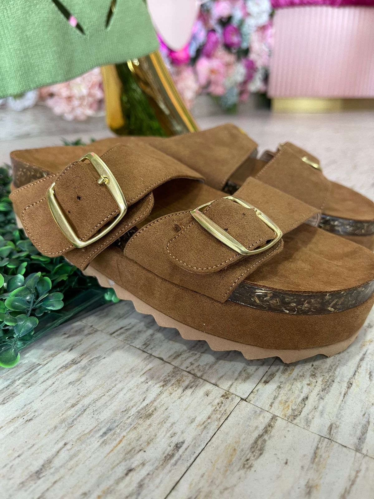 SANDALIAS BROCHE CAMEL