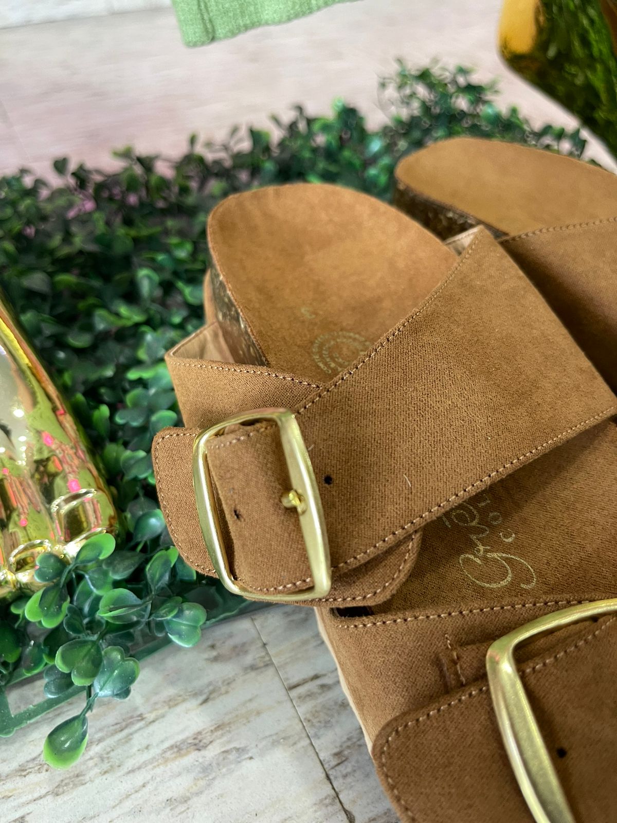 SANDALIAS BROCHE CAMEL