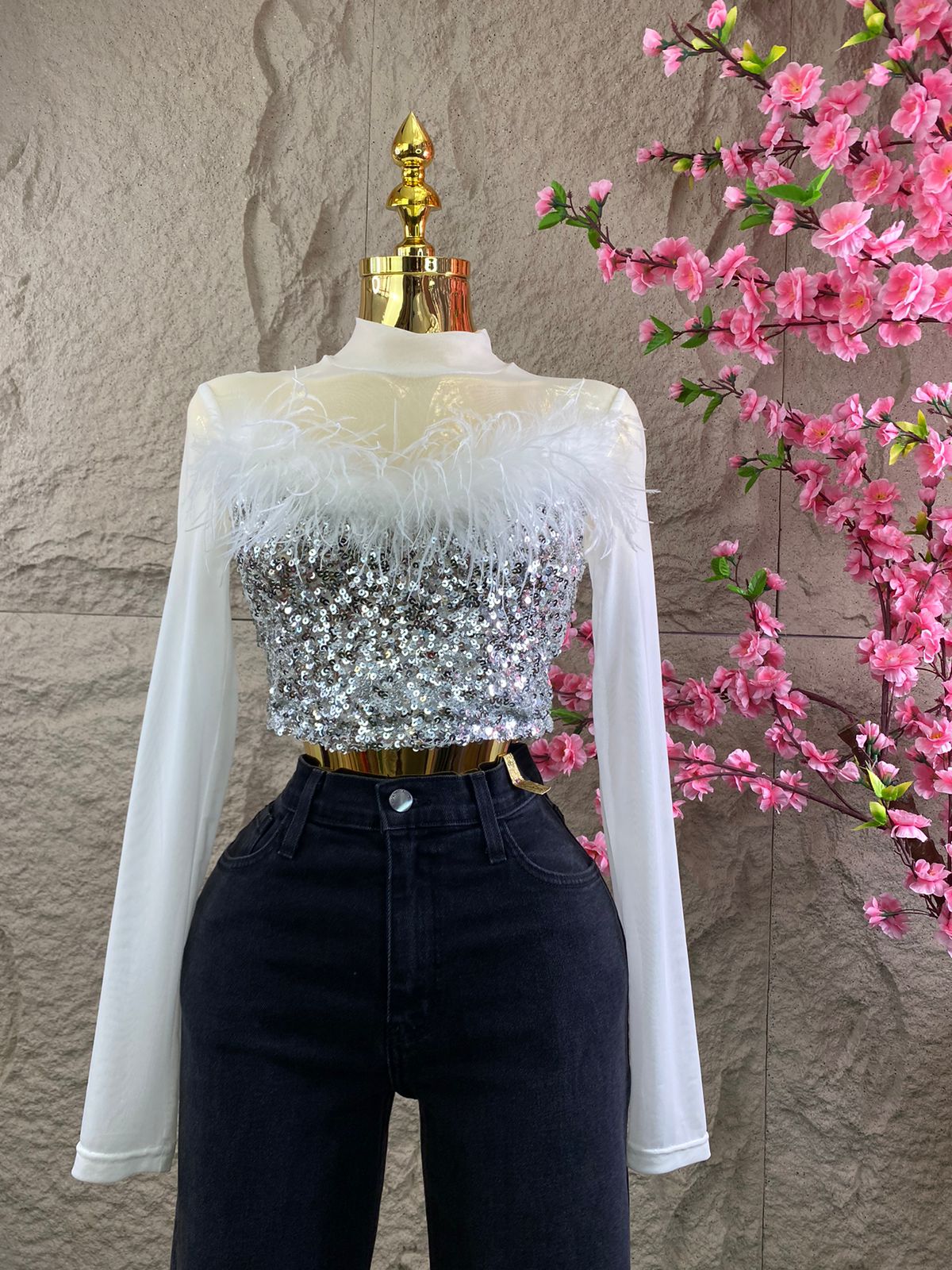 BLUSA ML LENTEJUELA Y PLUMAS BLANCO/PLATA