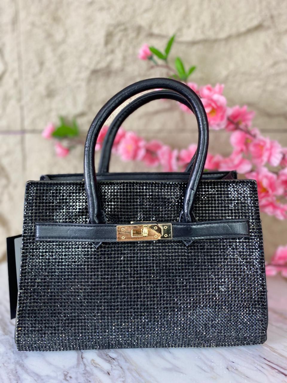 BOLSA MEDIANA CON ASAS Y CORREA NEGRA