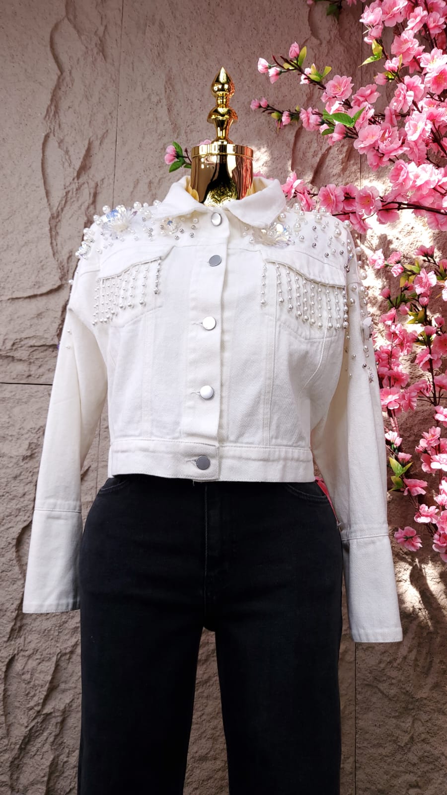 CHAMARRA MEZCLILLA BLANCA CON PERLAS