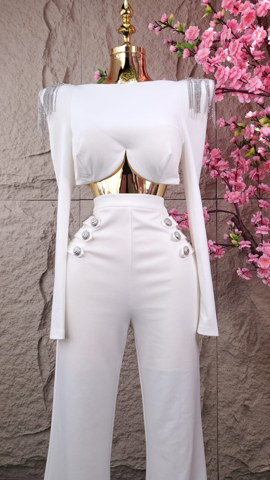 CONJUNTO PANT/SACO CORTO CON HOMBRERAS BRILLANTES BLANCO
