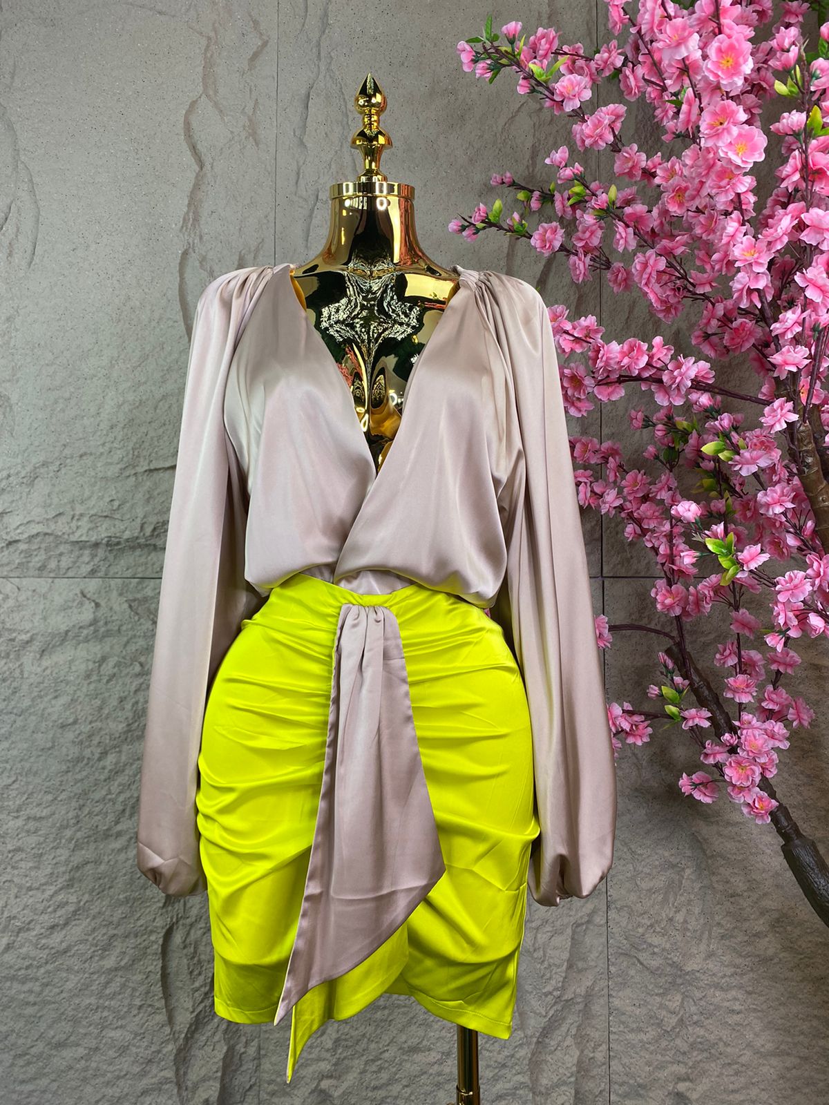 CONJUNTO PANTYBLUSA/FALDA DRAPEADA VERDE