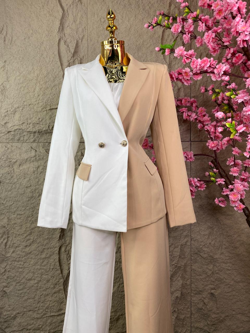 CONJUNTO SACO/PANTALON BEIGE/BLANCO