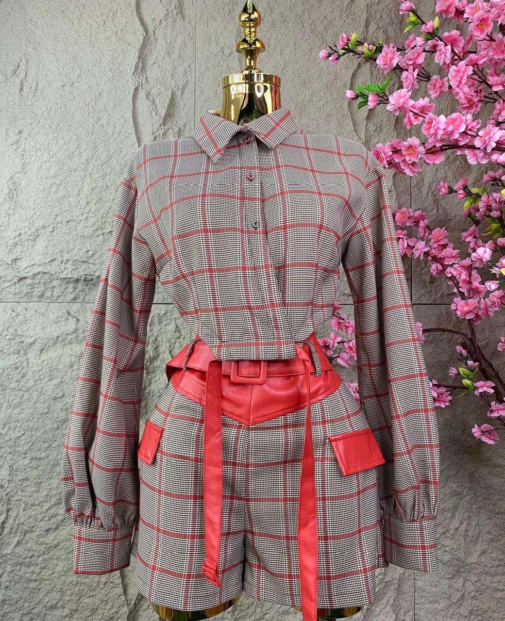 CONJUNTO SHORT/ SACO A CUADROS CAFE