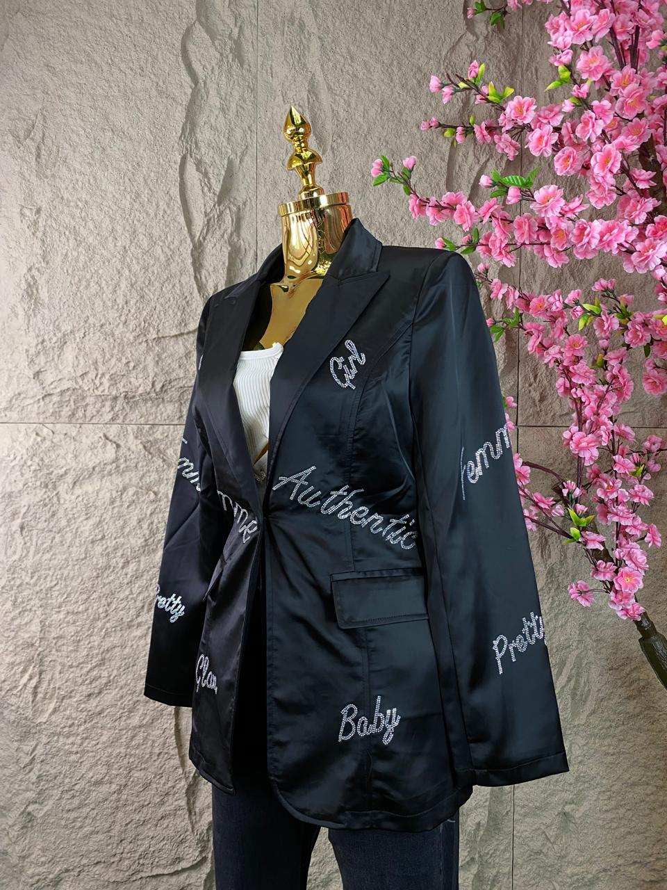BLAZER CON LETRAS BRILLANTES NEGRO