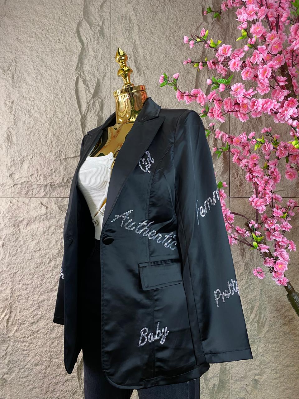 BLAZER CON LETRAS BRILLANTES NEGRO
