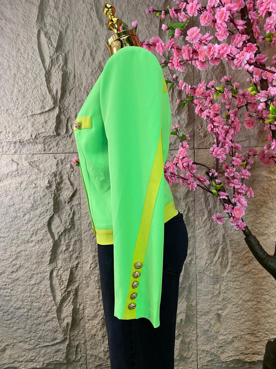 BLAZER CORTO CON BOTONES