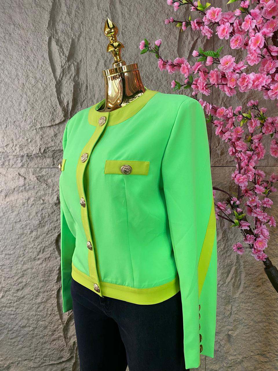 BLAZER CORTO CON BOTONES