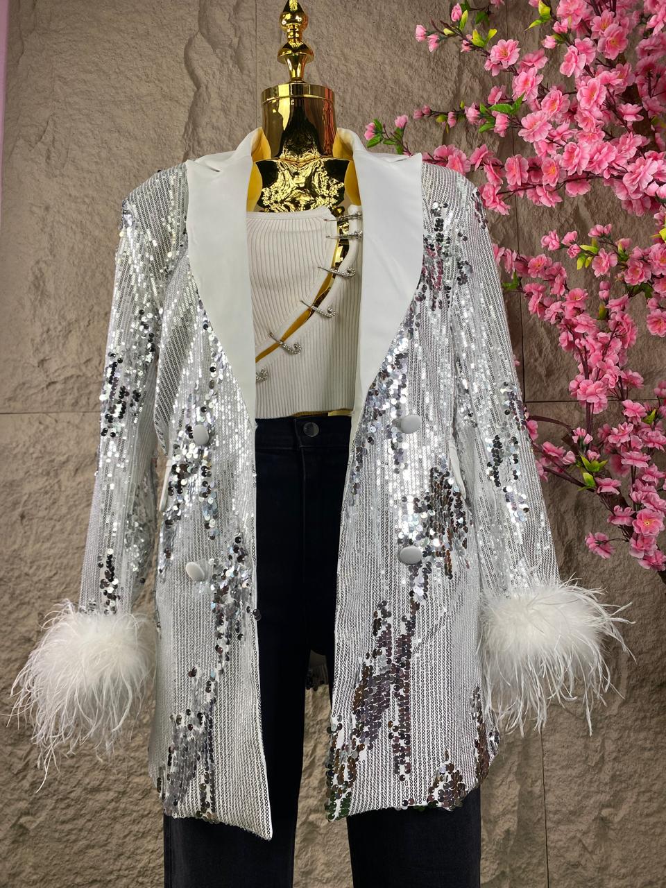BLAZER LARGO DE LENTEJUELAS Y PLUMAS PLATA