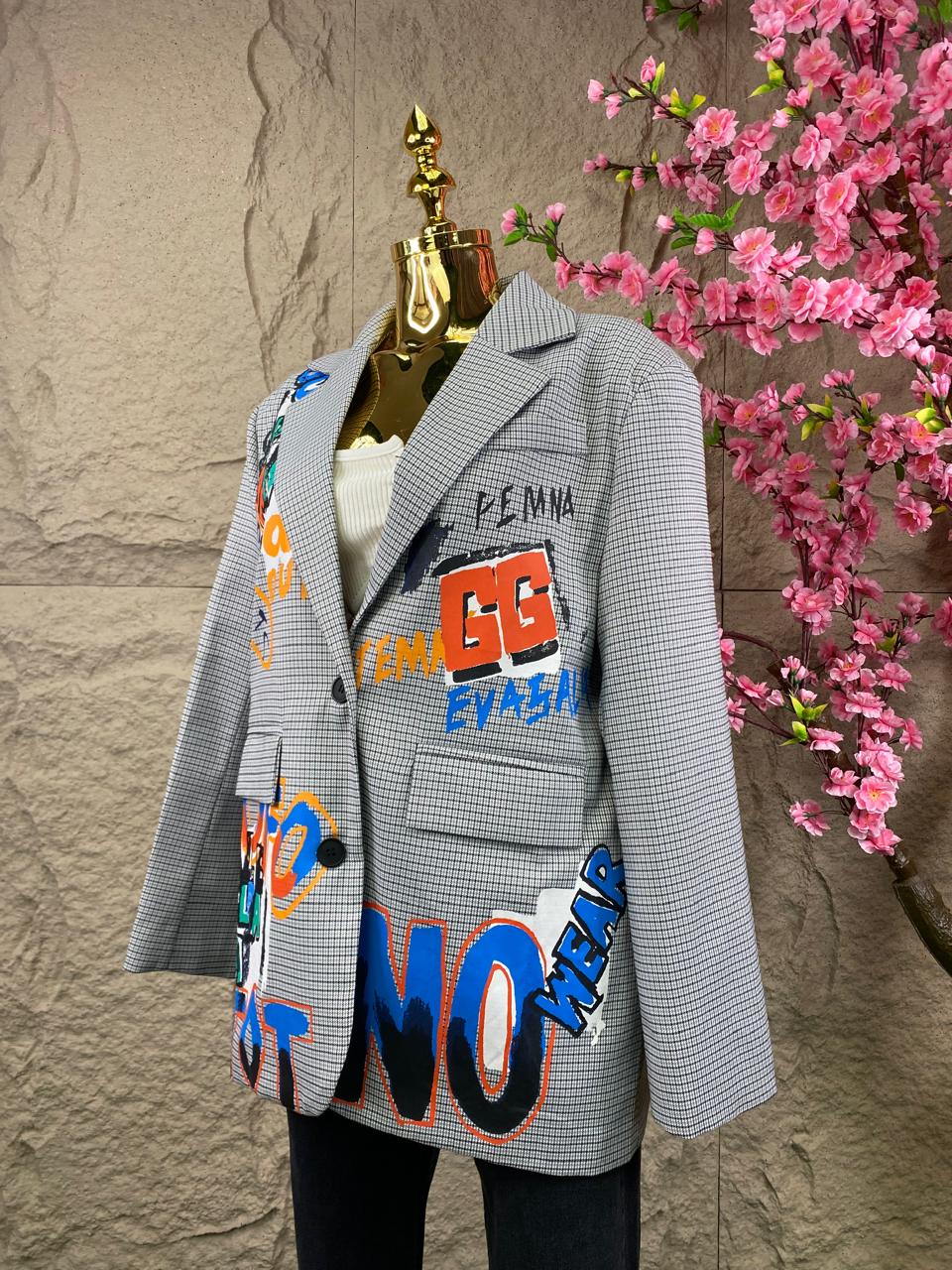 BLAZER A CUADROS CON GRAFITI