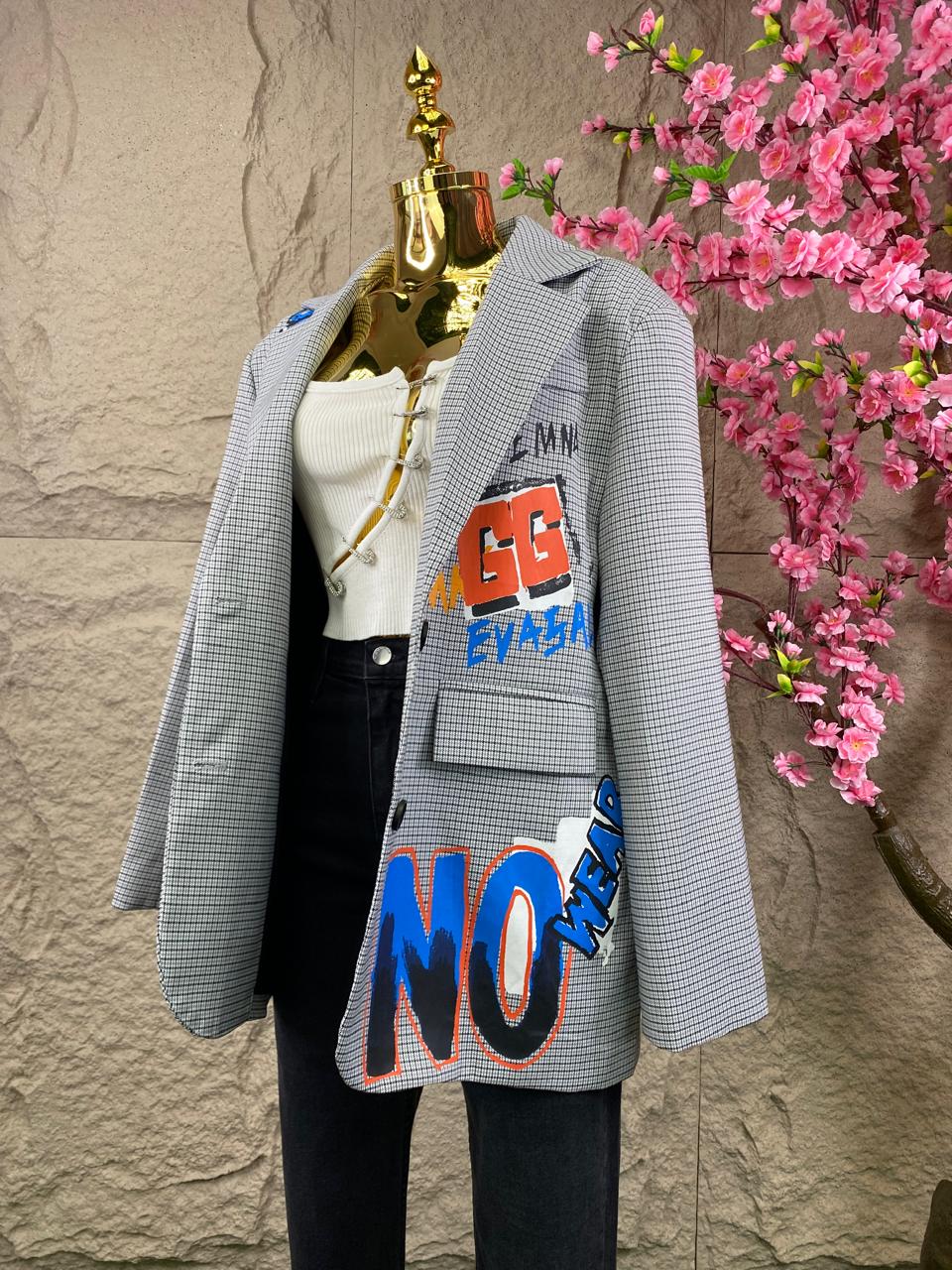 BLAZER A CUADROS CON GRAFITI