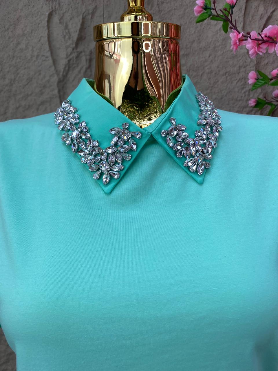 BLUSA MANGA CORTA CON APP EN CUELLO