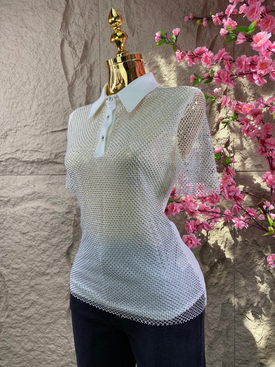 BLUSA MC CON CUELLO BRILLOS