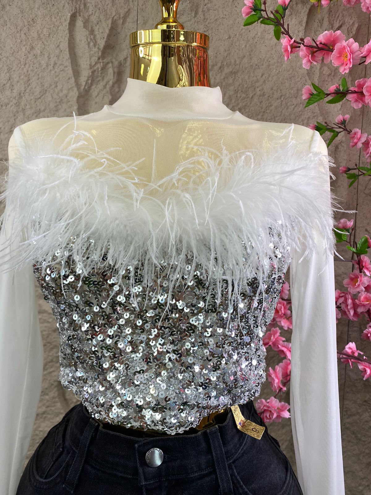 BLUSA ML LENTEJUELA Y PLUMAS BLANCO/PLATA