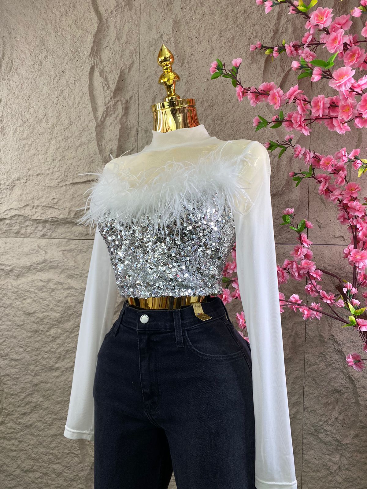 BLUSA ML LENTEJUELA Y PLUMAS BLANCO/PLATA