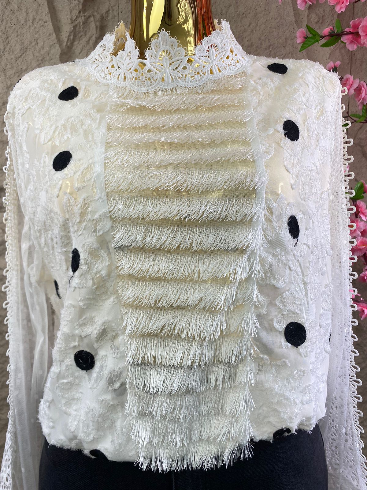 BLUSA ML ENCAJE CON LUNARES BLANCO