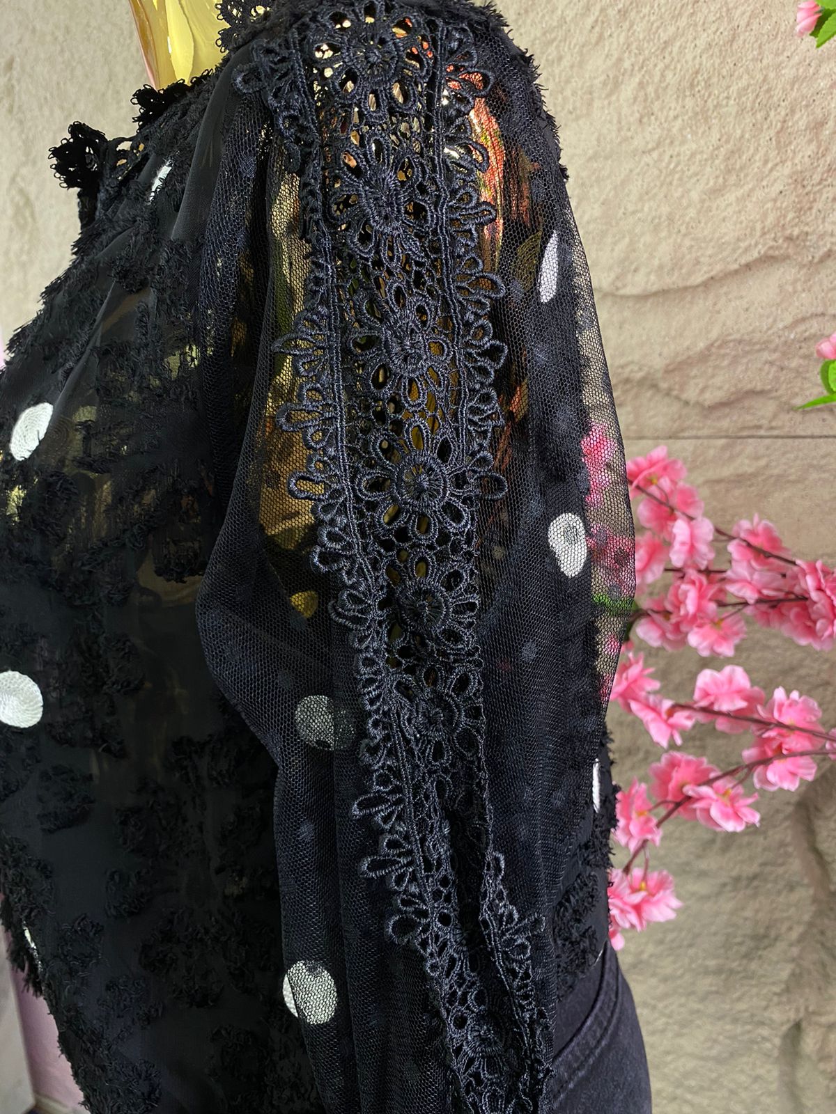 BLUSA ML ENCAJE CON LUNARES NEGROS