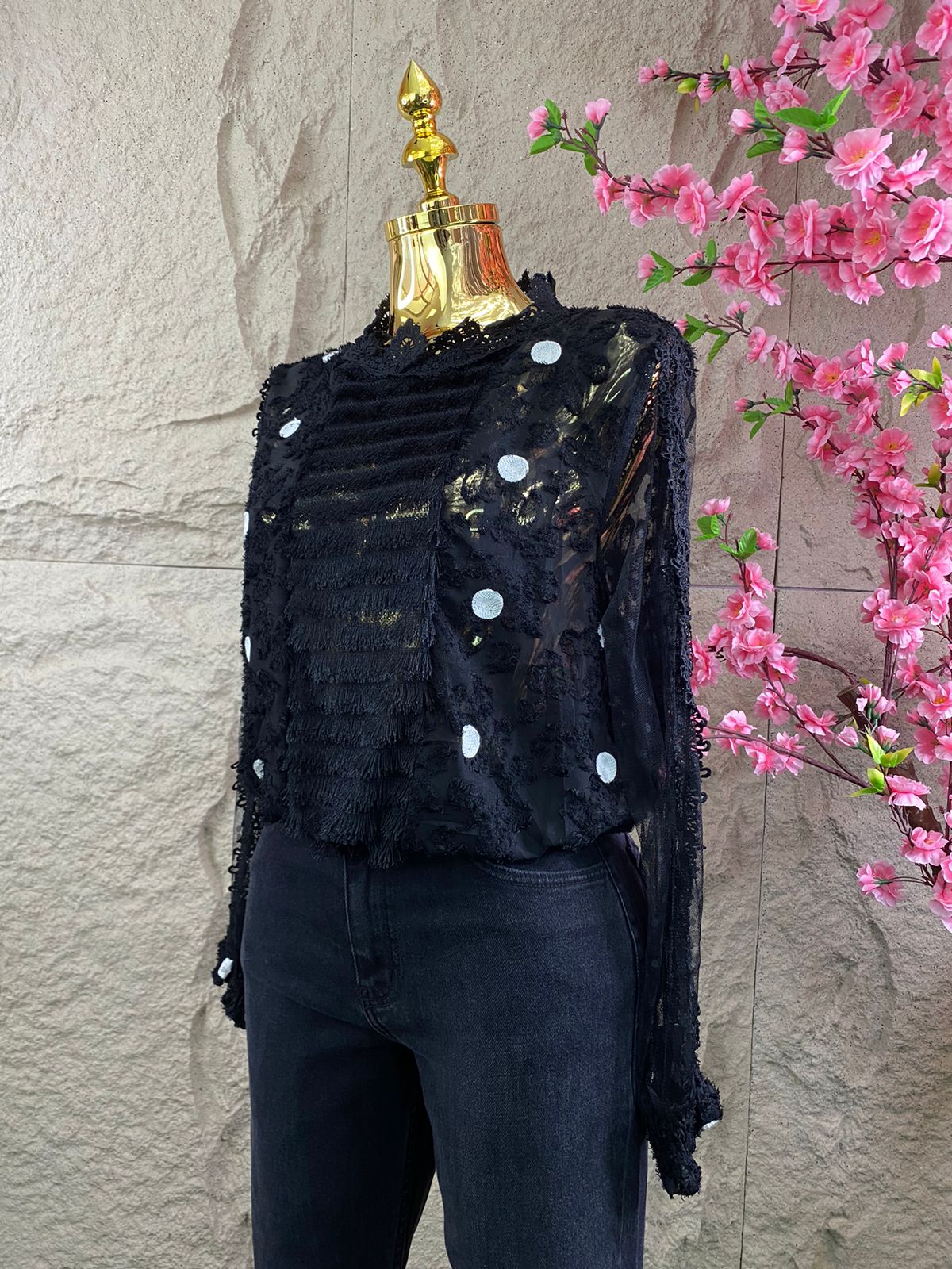 BLUSA ML ENCAJE CON LUNARES NEGROS