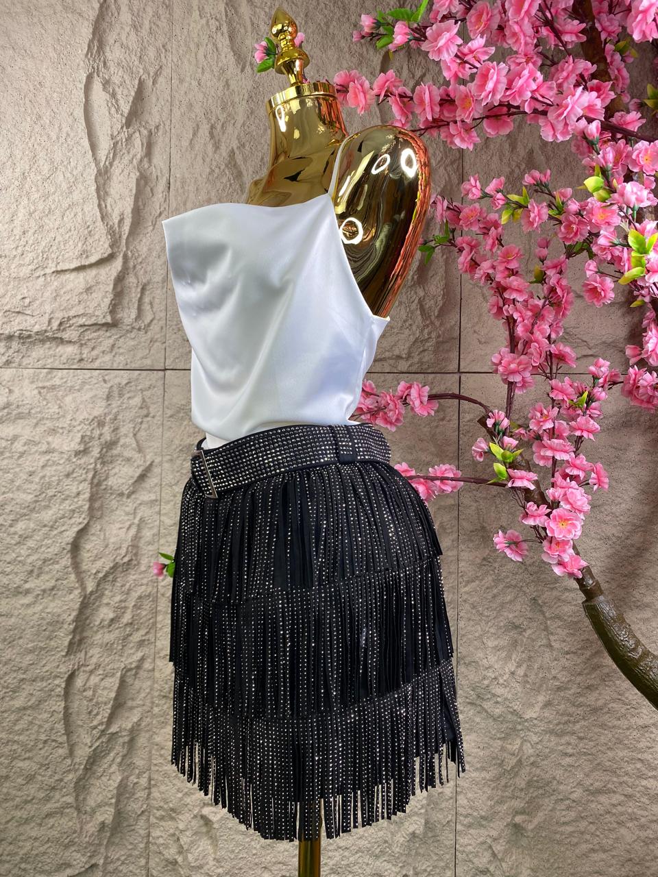 BLUSA TIRANTES A UN HOMBRO SATINADA