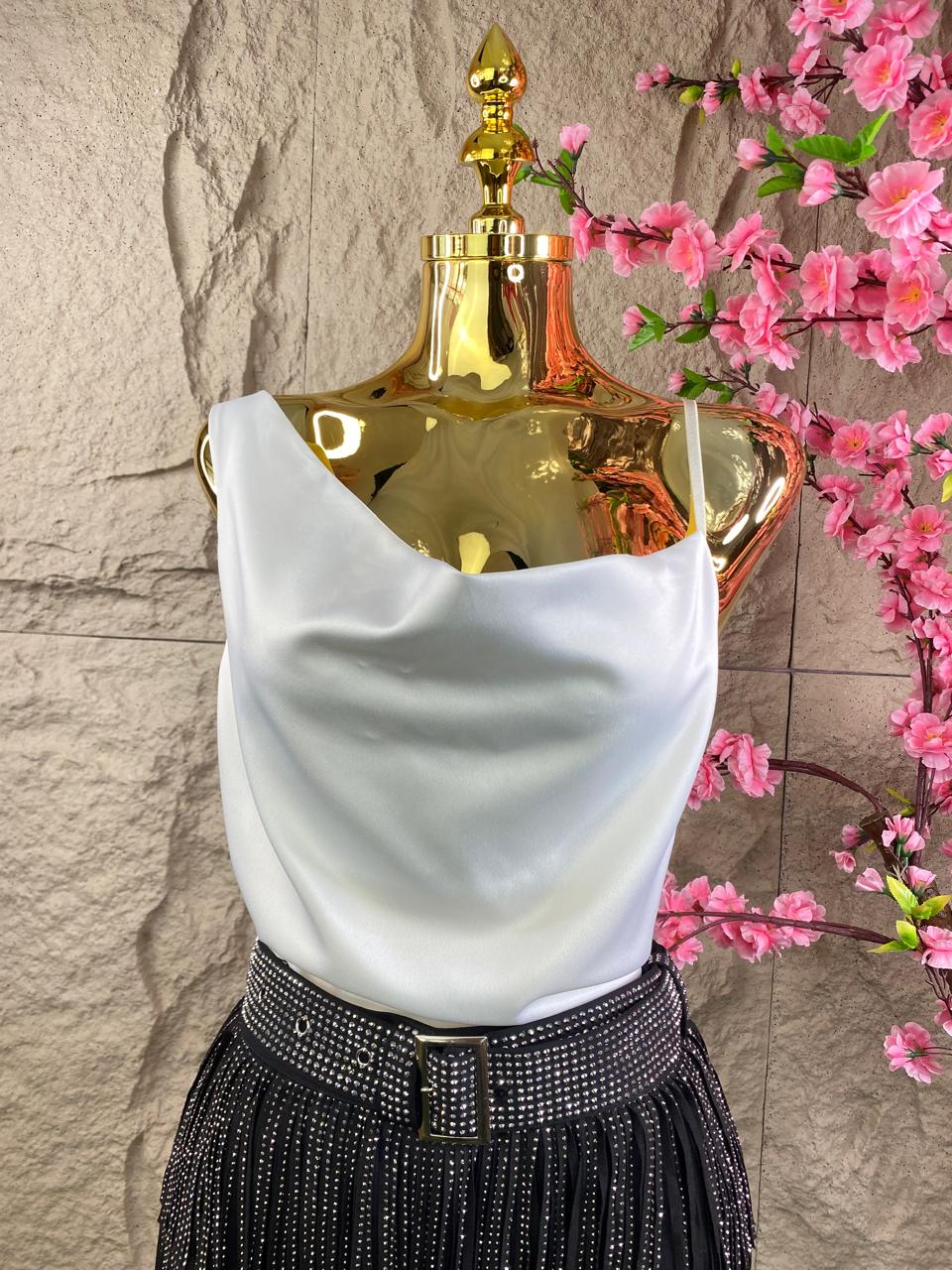 BLUSA TIRANTES A UN HOMBRO SATINADA