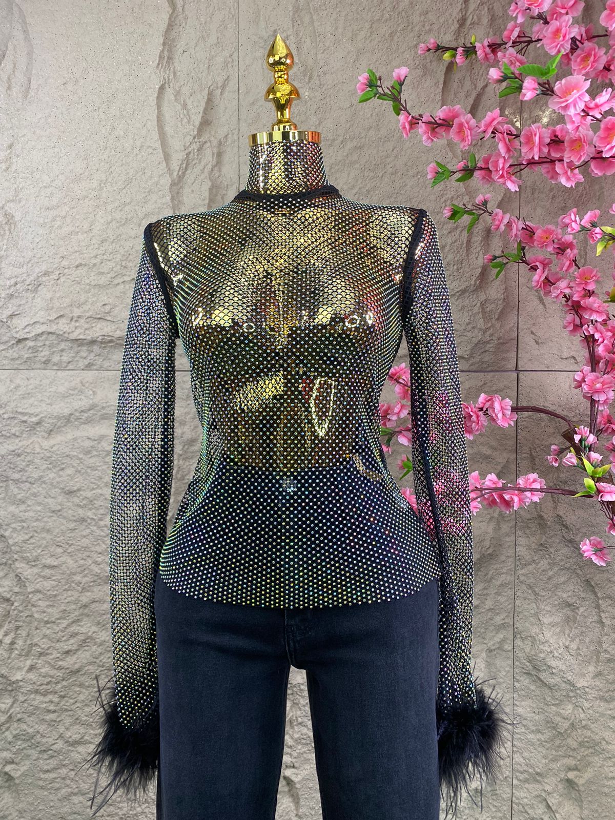 BLUSA ML DE RED CON PLUMAS EN PUÑO