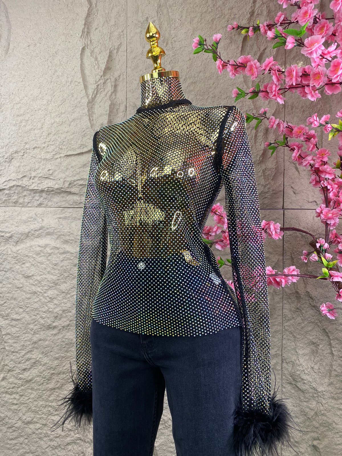 BLUSA ML DE RED CON PLUMAS EN PUÑO