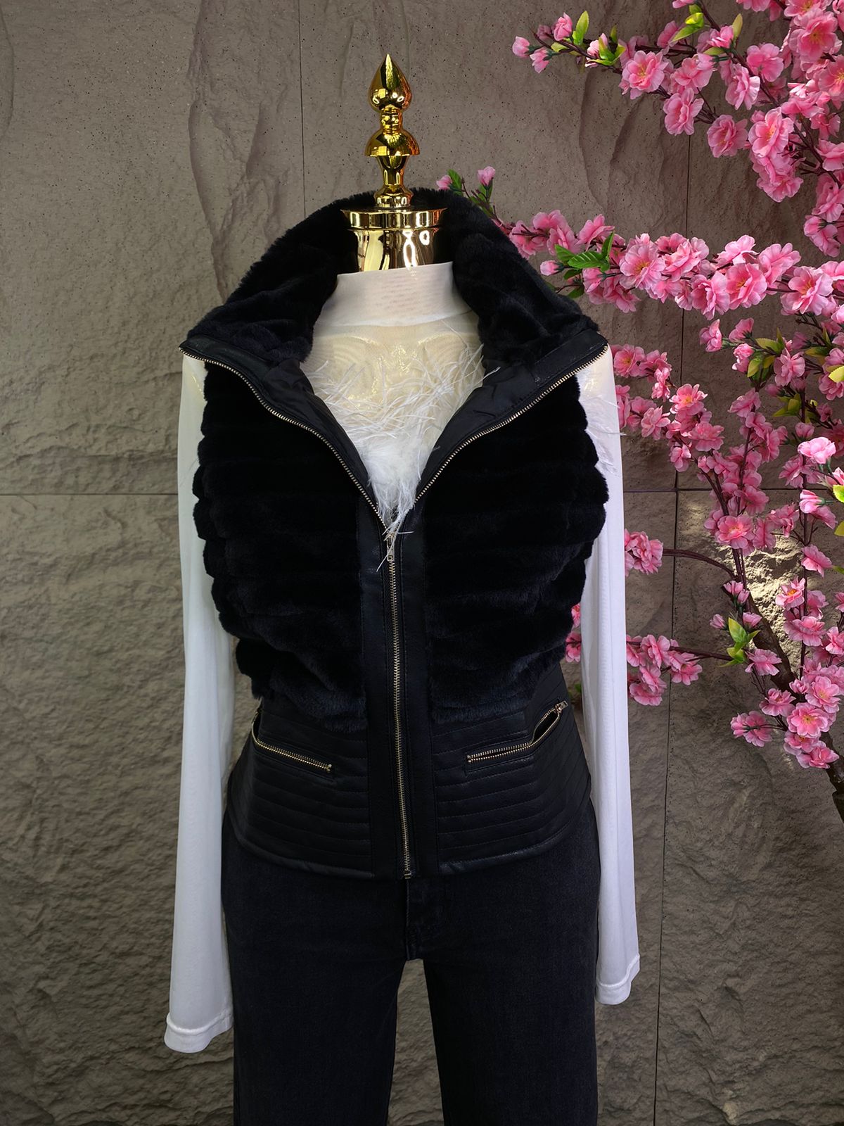 CHALECO PELUCHE Y VINIPIEL NEGRO