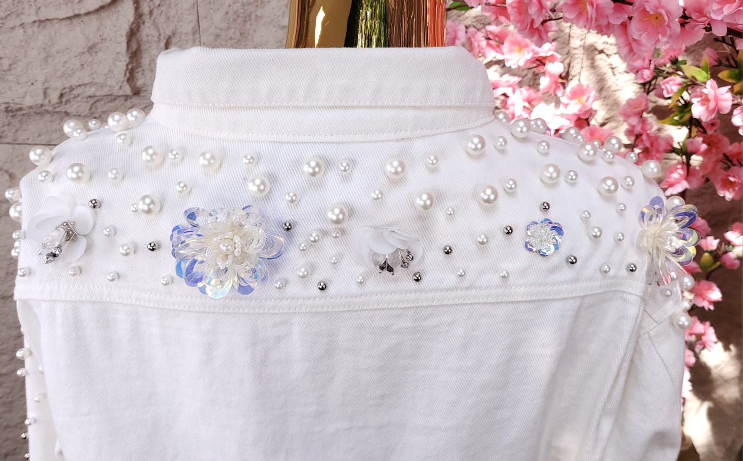 CHAMARRA MEZCLILLA BLANCA CON PERLAS