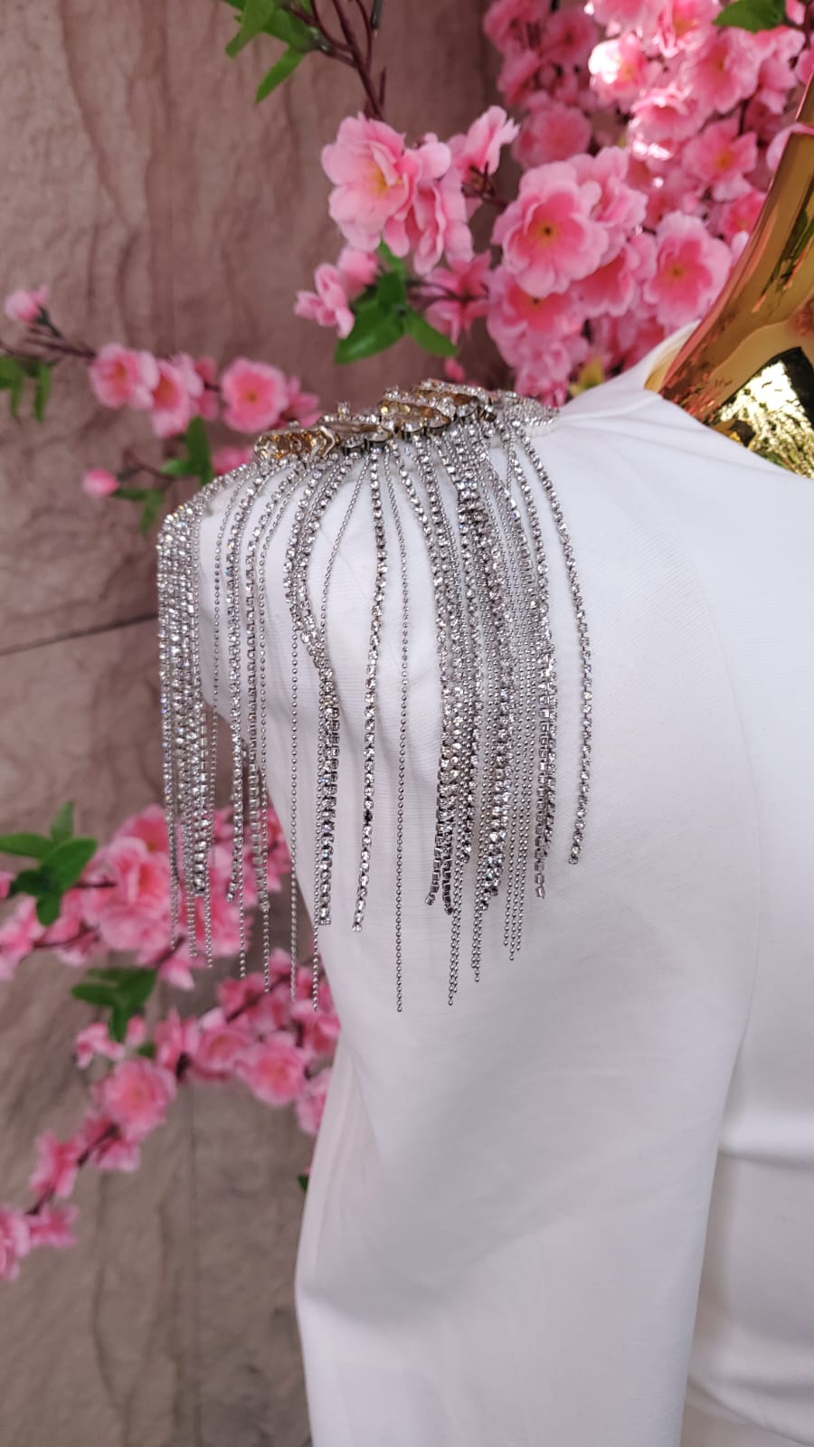 CONJUNTO PANT/SACO CORTO CON HOMBRERAS BRILLANTES BLANCO