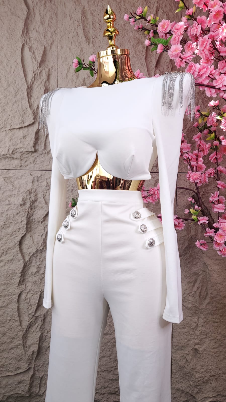 CONJUNTO PANT/SACO CORTO CON HOMBRERAS BRILLANTES BLANCO