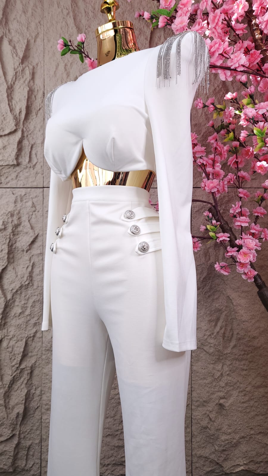 CONJUNTO PANT/SACO CORTO CON HOMBRERAS BRILLANTES BLANCO