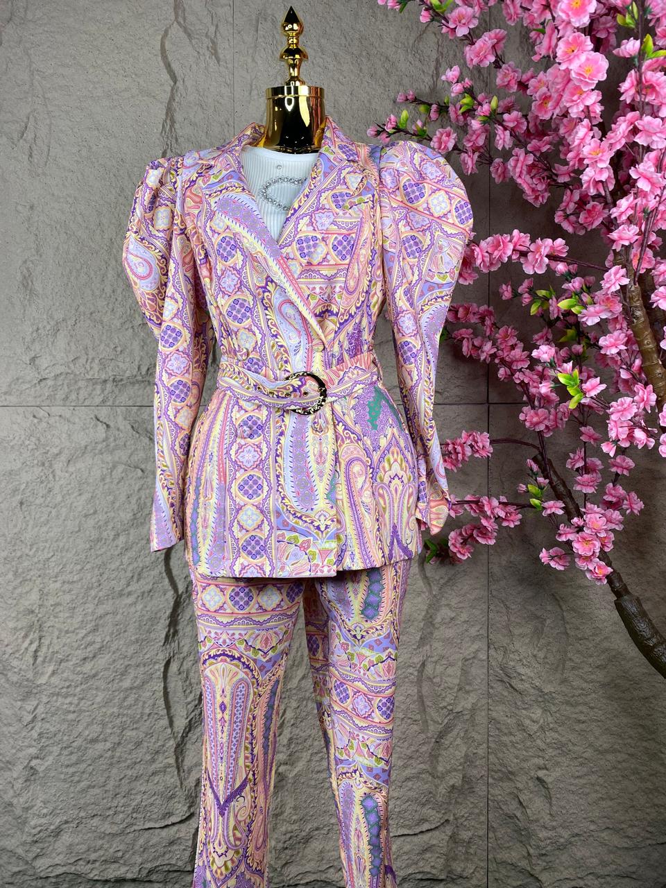CONJUNTO PANTALON/SACO CON CINTURON MULTICOLOR