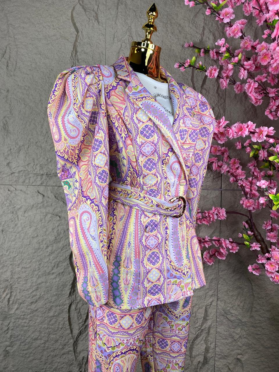 CONJUNTO PANTALON/SACO CON CINTURON MULTICOLOR