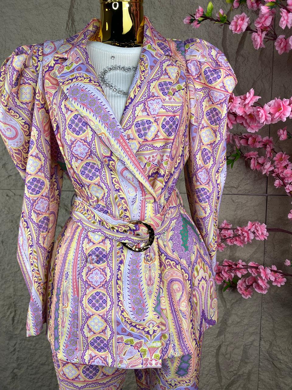 CONJUNTO PANTALON/SACO CON CINTURON MULTICOLOR