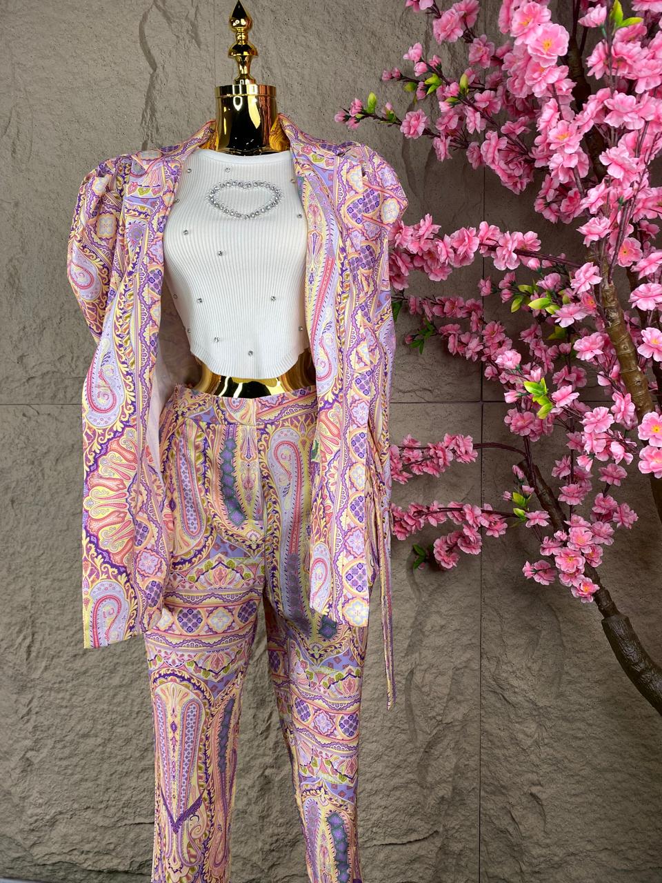 CONJUNTO PANTALON/SACO CON CINTURON MULTICOLOR