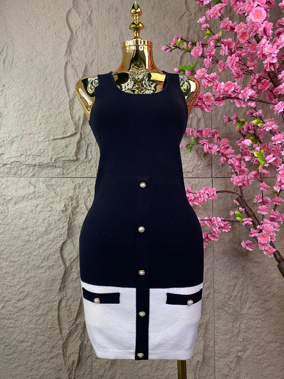 CONJUNTO VESTIDO/SWEATER CON BOTONES DE PERLAS BICOLOR