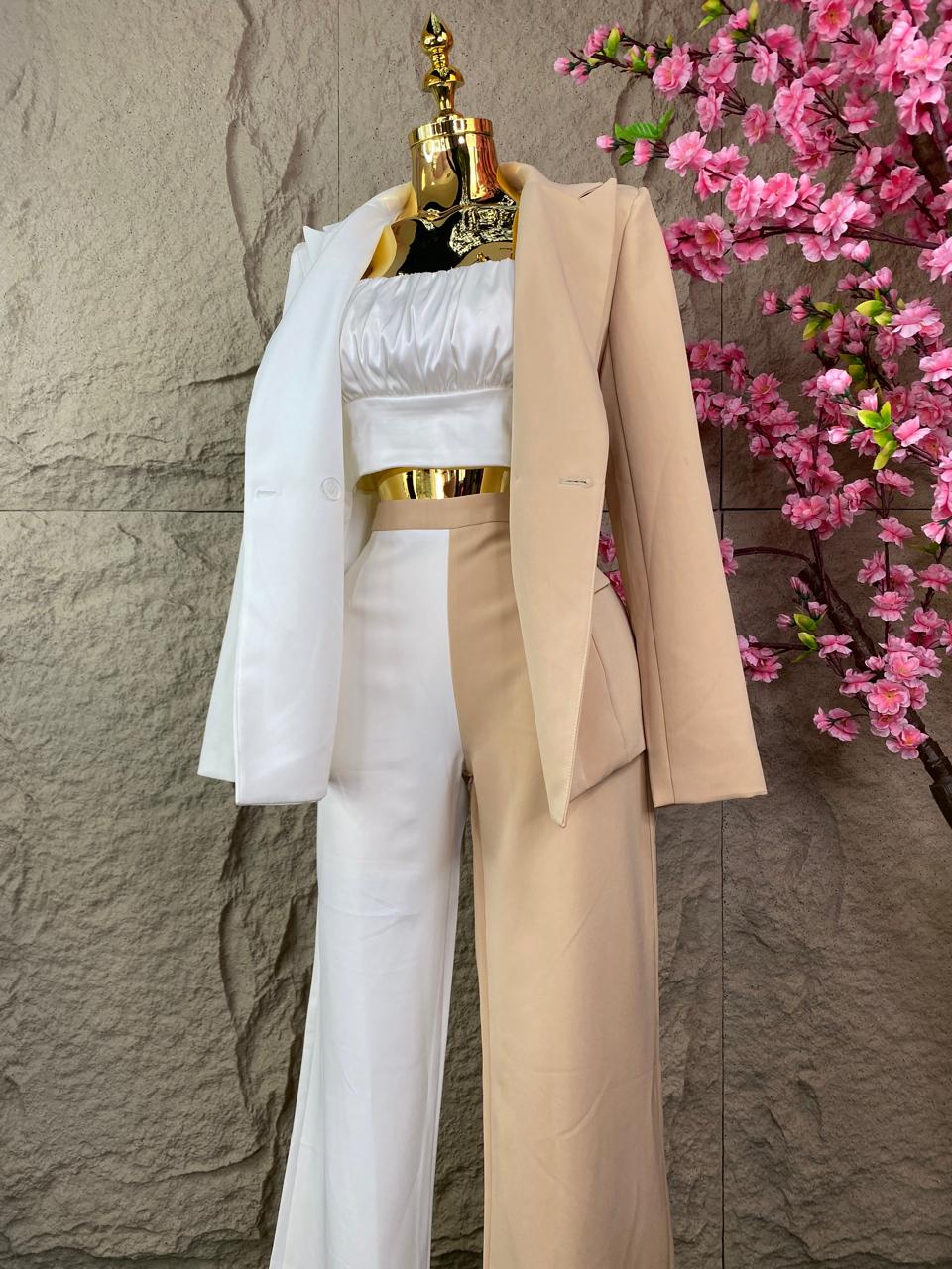 CONJUNTO SACO/PANTALON BEIGE/BLANCO