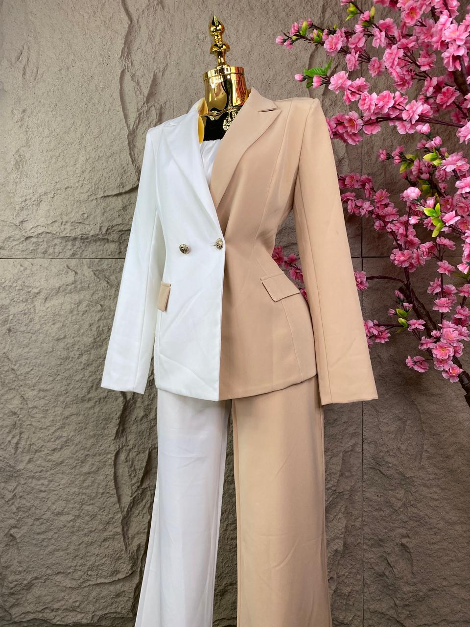 CONJUNTO SACO/PANTALON BEIGE/BLANCO